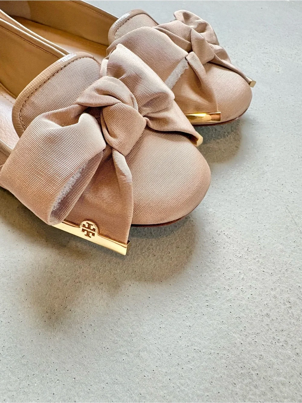Tory Burch Bow Detail Flats in Neutral Beige Tan size 8.5
